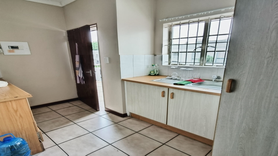 2 Bedroom Property for Sale in Kannoniers Park North West